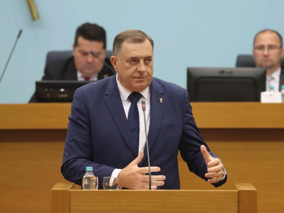 Dodik bi da se Schmidt, američki, njemački i britanski veleposlanici proglase neprijateljima te im se zabraniti djelovanje i rad u BiH